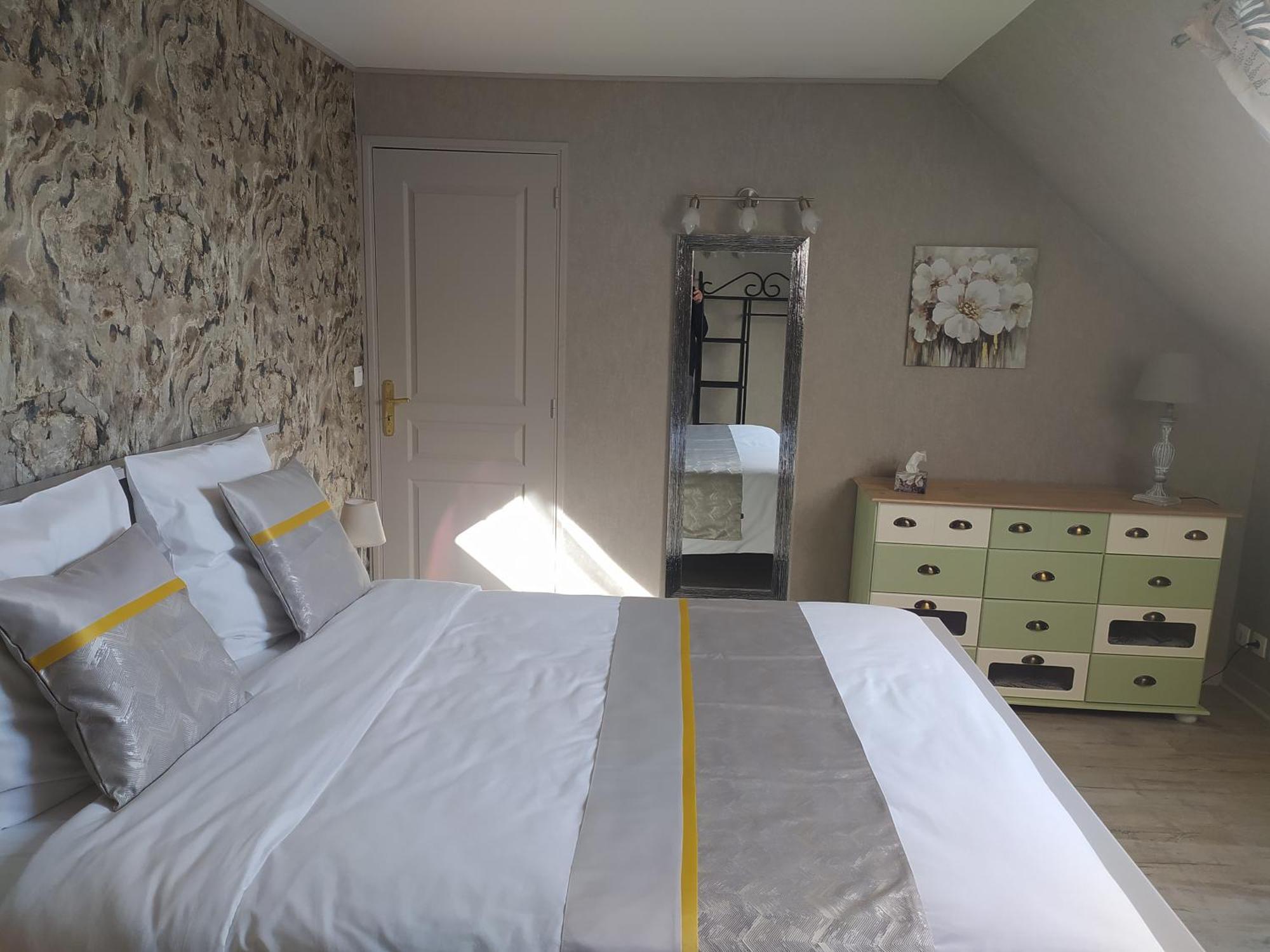 Des Roux Et Des Pious Suite De 35 A 60 M2 Et 3 Chambres Pour Groupe De 2 A 6 Personnes Civray-de-Touraine Bagian luar foto