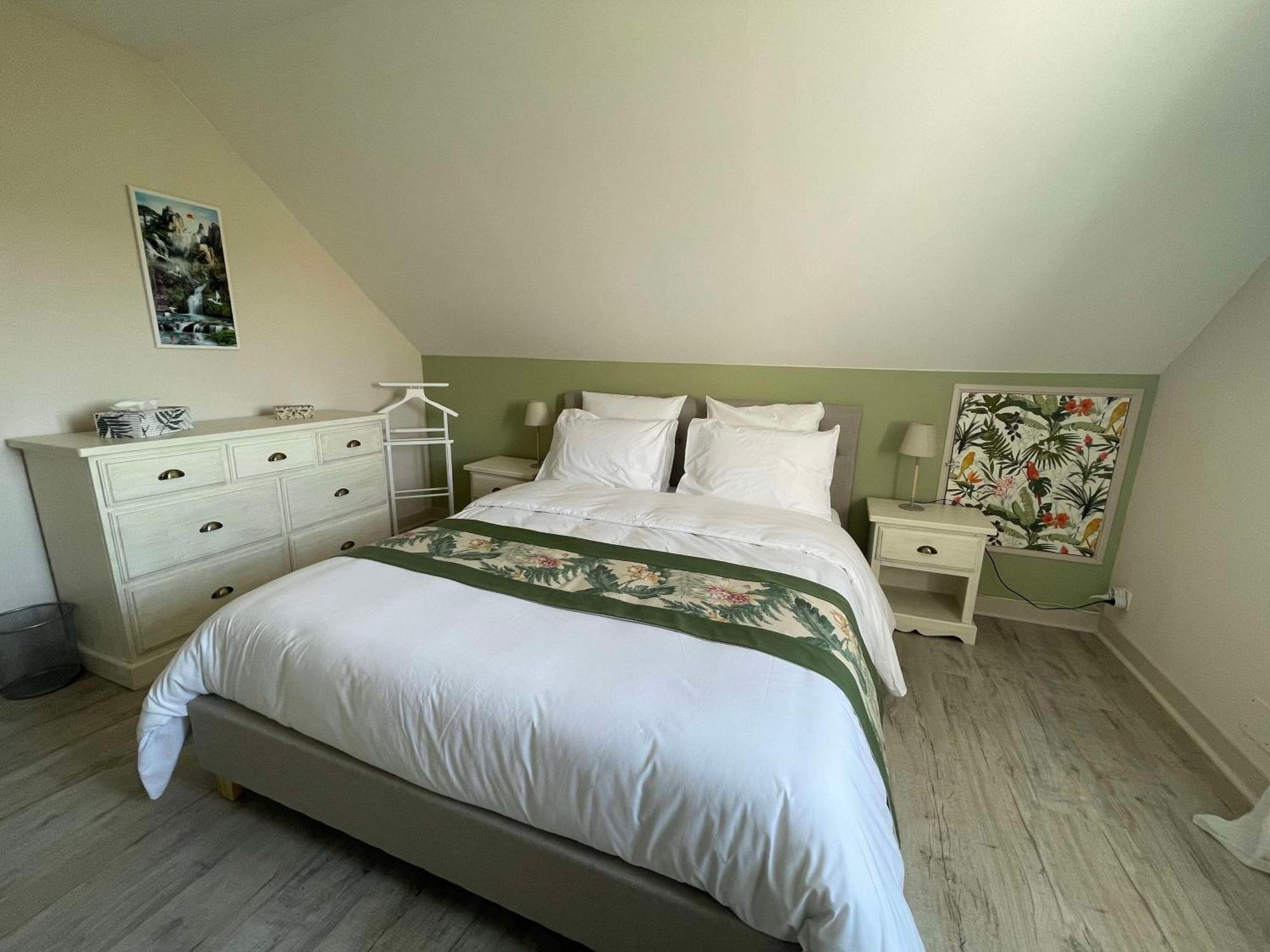 Des Roux Et Des Pious Suite De 35 A 60 M2 Et 3 Chambres Pour Groupe De 2 A 6 Personnes Civray-de-Touraine Bagian luar foto