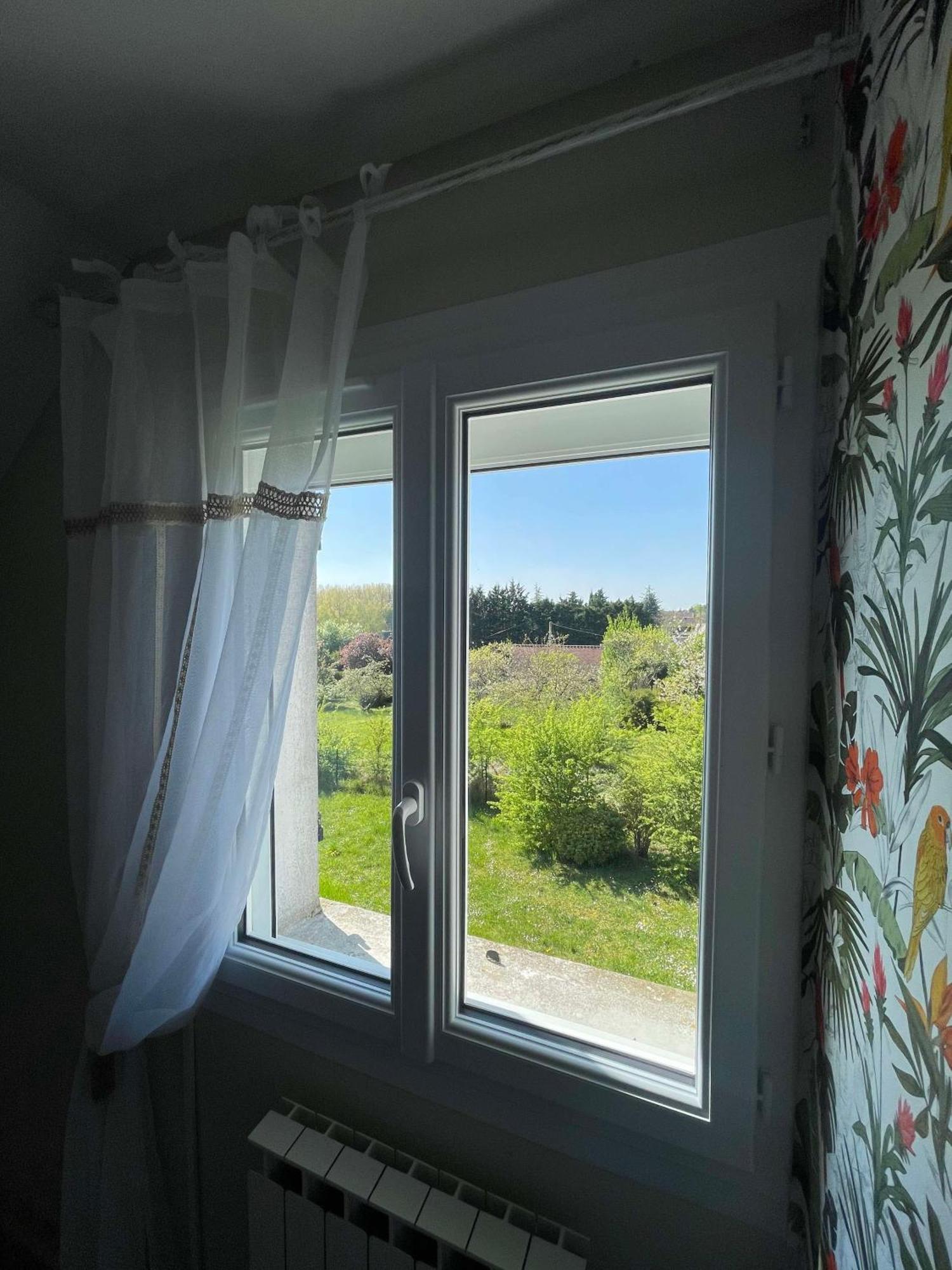 Des Roux Et Des Pious Suite De 35 A 60 M2 Et 3 Chambres Pour Groupe De 2 A 6 Personnes Civray-de-Touraine Bagian luar foto